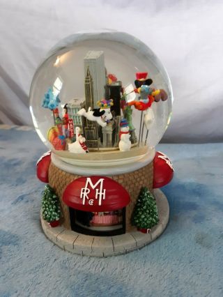 Macy’s Thanksgiving Day Parade 2000 Snow Globe With Twin Towers Rare Nyc