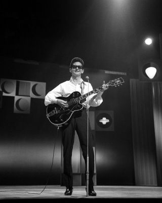 Roy Orbison 8x10 On Stage Concert Rare Photo