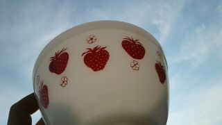 PYREX Red Strawberry RARE 401 Bowl Unmarked HTF Fruit Holy Grail Flat Bottom Key 3