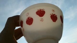 PYREX Red Strawberry RARE 401 Bowl Unmarked HTF Fruit Holy Grail Flat Bottom Key 8