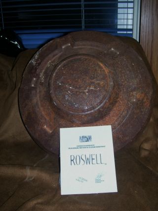 Roswell (tv Series) Screen Prop Rusty Chevy Metal Hubcap Rare