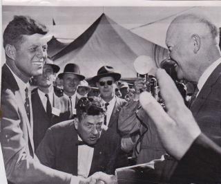 Kennedy & Eisenhower Shaking Hands In Iowa Very Rare Vintage 1958 Press Photo