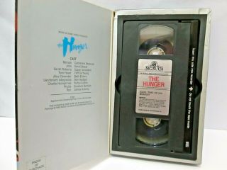 The Hunger (VHS,  1983) Rare OOP 1st MGM/UA Book Box David Bowie Vampire Horror 2