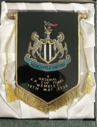 Newcastle United - Rare 1998 Cup Final Pennant,  Programme,  Slip & Shorts 2