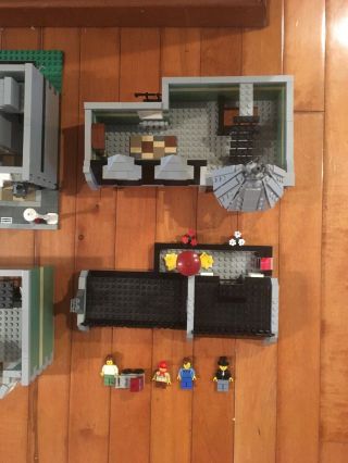 LEGO 10185 Creator Green Grocer,  RARE SET,  ALREADY ASSEMBLED 3