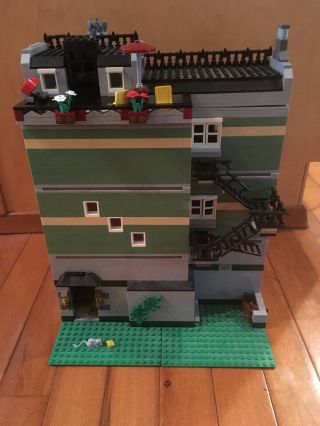 LEGO 10185 Creator Green Grocer,  RARE SET,  ALREADY ASSEMBLED 4