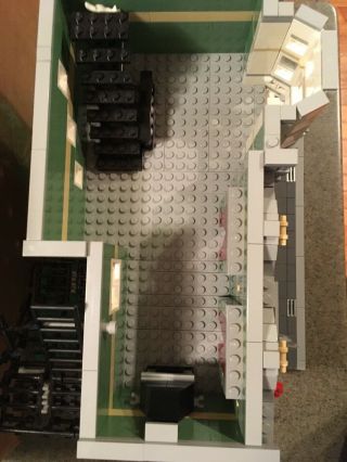 LEGO 10185 Creator Green Grocer,  RARE SET,  ALREADY ASSEMBLED 9