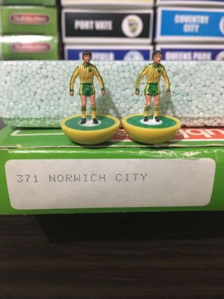 Subbuteo Lw Team - Norwich City Ref 371.  Very Rare