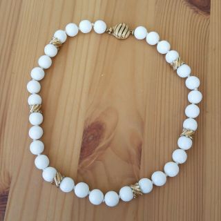Rare Vintage Ciner White Milk Glass And Gold Tone Beads Collar Choker Necklace