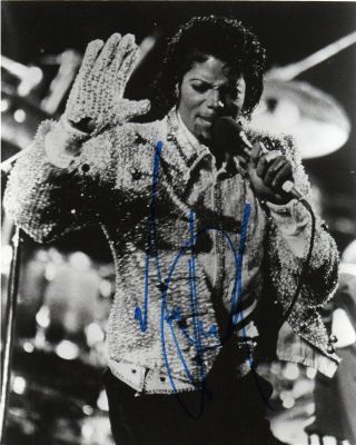 Michael Jackson Hand Signed 8 " X10 " B/w Photo In Concert Pose Authentic Rare