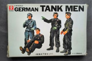 Vintage And Rare 1/48 Bandai German Tank Crew 8 Figures Model Kit