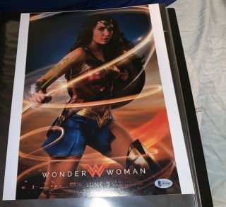 Rare Gal Gadot Signed Wonder Woman Signed 11x14 Photo Beckett Bas
