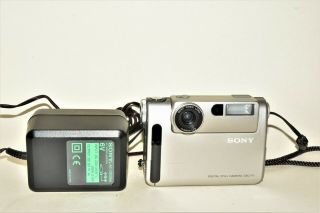 Vintage Sony Dsc - F1 With Charger And Case Very Rare And