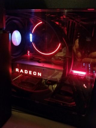 (Rare) Sapphire Radeon™ RX Vega64 8GB HBM2 Liquid Cooled 5
