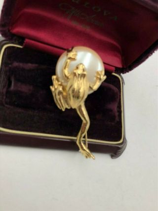 ULTRA RARE FROG HOLDING AN EXTREME LRG FX PEARL UNIQUE BROOCH GOOD LUCK TALISMAN 3
