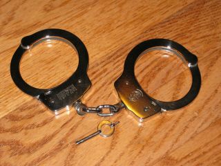 Rare Smith And Wesson Model 91 Mirror Polish Handcuffs (shackles)