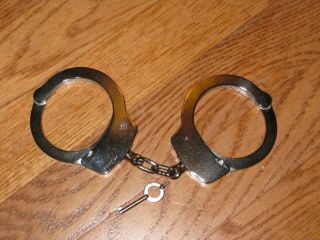 RARE Smith and Wesson Model 91 Mirror Polish Handcuffs (shackles) 2