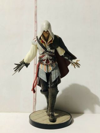 Assassin ' s Creed II 2 Collector ' s Edition Ezio Auditore Statue Figure.  RARE 4