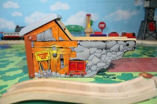 Thomas Wooden Railway QUARRY MINE TUNNEL with Accending Track 2003 RARE Piece 2