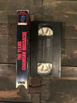 THE TEXAS CHAINSAW MASSACRE VHS HORROR GORE CULT HTF OOP RARE VINTAGE SLASHER 2