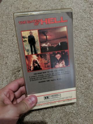 Gates of Hell - rare Lucio Fulci Zombie cult gore VHS Paragon 3
