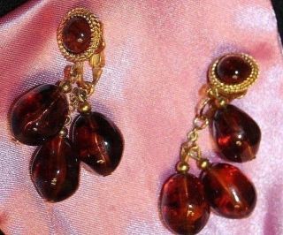 Dazzling Crown Trifari Signed 2 Inch Lucite Dangle Clip On Earrings Rare Style