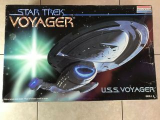 Monogram Star Trek Voyager U.  S.  S Voyager Model Kit 3604 Skill 2 Rare 1995
