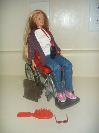 Mattel 1995 Becky Wheelchair Barbie 