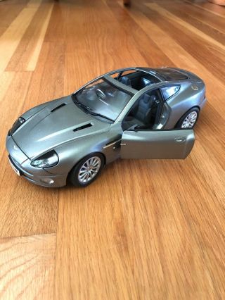 Aston Martin Vanquish 1:18 Scale Diecast Metal Car The Beanstalk Group Rare