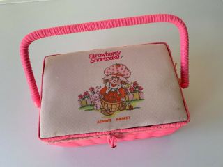 Strawberry Shortcake Rare 1982 Neon Pink Small Sewing Basket Croner Toys