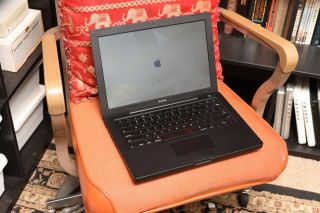 Rare Apple Black Macbook 13 - Inch 2007 Core 2 Duo 2.  2ghz / 2gb Ram,  Exc Cond
