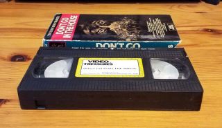 Don ' t Go In The House Rare & OOP Cult Horror Movie Video Treasures Release VHS 4
