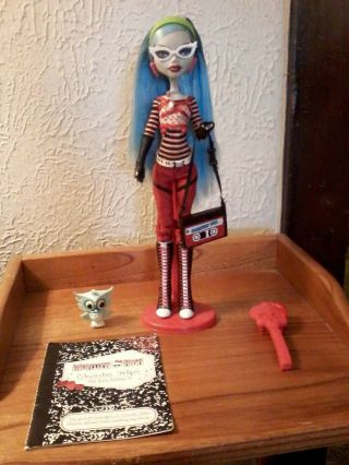 Monster High 1st Wave Ghoulia Yelps,  Rare,  Collector Owned W/ Pet,  Diary,  Stand
