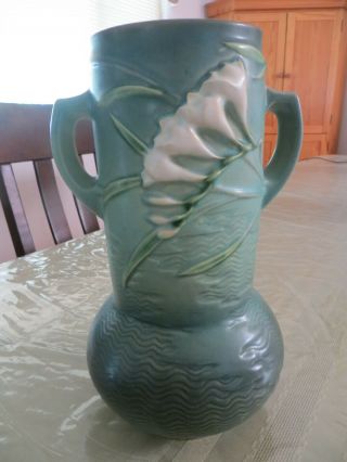 Roseville Freesia 126 - 10 Green Vase Rare.  Made In 1945.  It Is Rare.