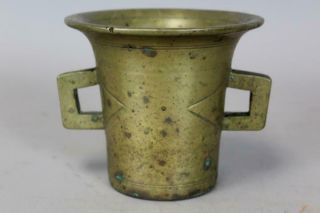 A RARE DECORATED 17TH C BRASS DOUBLE HANDLE MORTAR AND PESTLE IN OLD SURFACE 4