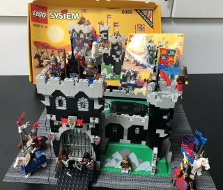 Vintage Lego 6086 Black Knight 