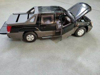 Rare 1:18 Scale 2001 2002 Chevrolet Avalanche Pickup Truck Black Chevy Diecast