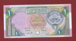 Kuwait 1 Dinar 1992.  Unc Rare Note