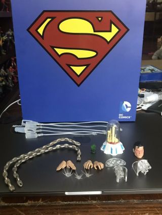 Mezco One 12 Superman Classic Box and all Accessories Rare HTF 3