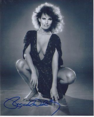 Raquel Welch Sexy Actress Rare Signed 8x10 Photo With