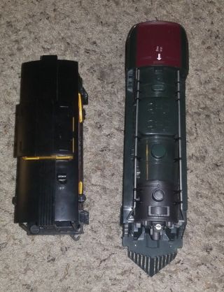 LIONEL 477810 PRR CABOOSE 561 engine black red yellow rare train set only 2 two 5