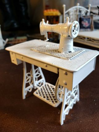 Rare Vintage White Wire Wicker Sewing Machine Table 1:12 Dollhouse Miniature