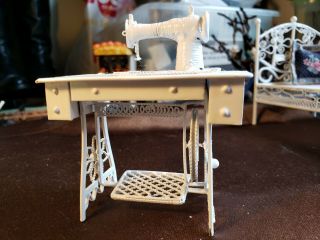 Rare Vintage White Wire Wicker Sewing Machine Table 1:12 Dollhouse Miniature 2