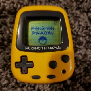 Rare Vintage Nintendo Pokemon Pikachu Virtual Pet Tamagotchi 1998.  EUC 2