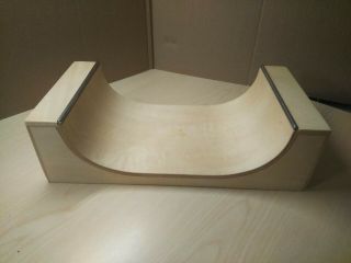 Tech Deck Spin Master 2011 Wooden Fingerboard Half Pipe Ramp - Rare