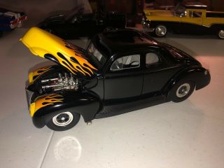 1:18 Universal Hobbies 1940 Ford Deluxe Hot Rod Very Rare Black With Flames