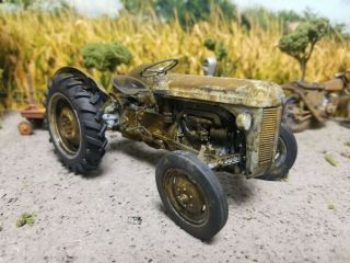 Ford 8n Farm Tractor Rusty Barn Find Junkyard Diorama 1/25 Rare
