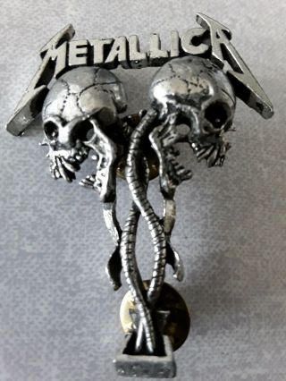 Rare Metallica 2 Skulls And Spine Pewter Metal Badge Alchemy Carta See Photos