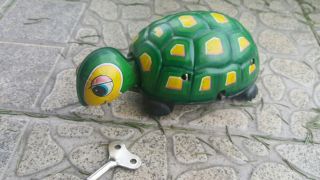 Vntg.  Turtle Tin Toy Japan Daiya 70 