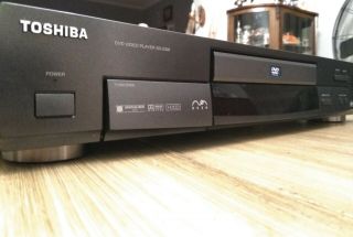 Toshiba Sd - 2300 Nuon Dvd Player - Dvd,  Cd,  And Nuon Playback.  Rare Game System
